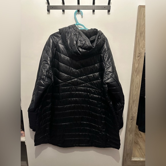 Women’s Columbia Winter Jacket - Picture 2 of 5